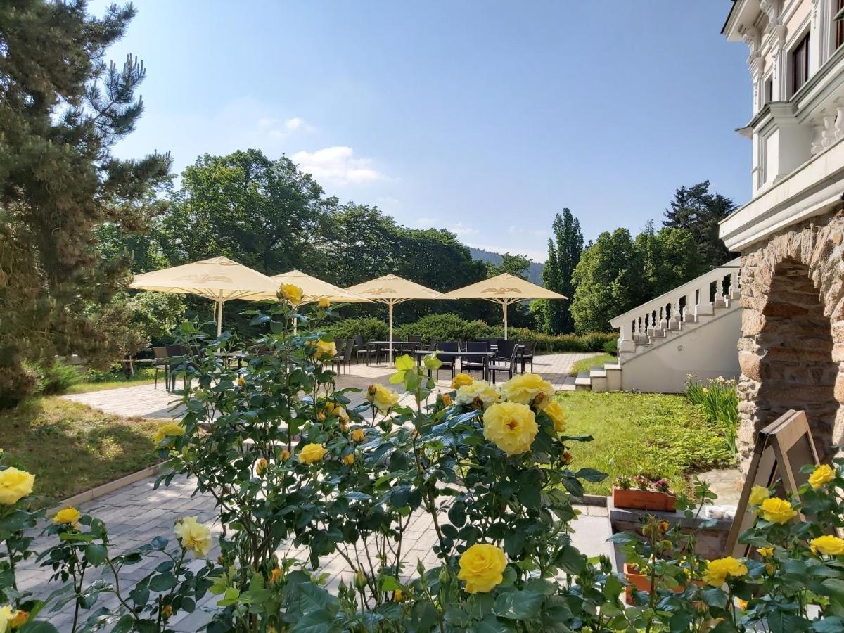 Pension U Golfu Cihelny การ์โลวีวารี ภายนอก รูปภาพ