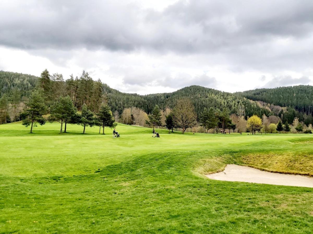 Pension U Golfu Cihelny การ์โลวีวารี ภายนอก รูปภาพ