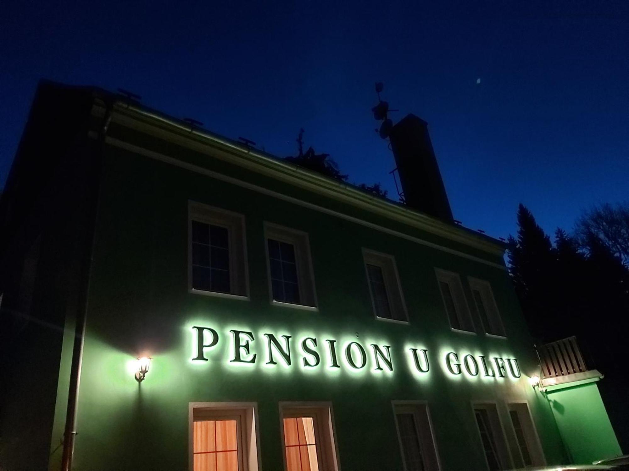 Pension U Golfu Cihelny การ์โลวีวารี ภายนอก รูปภาพ